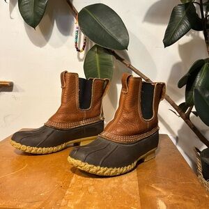 L.L. Bean Chelsea Bean Duck Boot W7